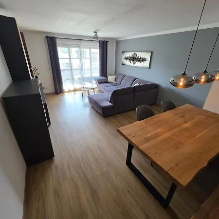 Modern Family Apartment *